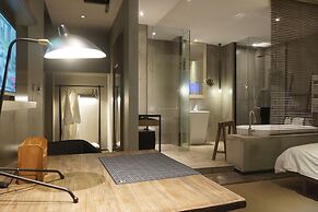 Time Tunnel Designer Hotel