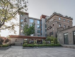 Time Tunnel Designer Hotel