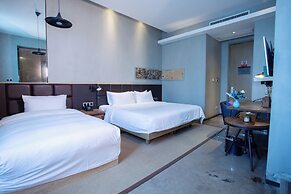 Time Tunnel Designer Hotel