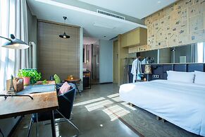 Time Tunnel Designer Hotel