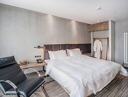 Time Tunnel Designer Hotel