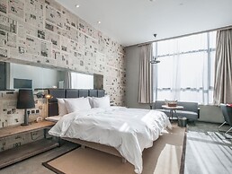 Time Tunnel Designer Hotel