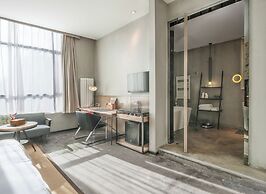 Time Tunnel Designer Hotel