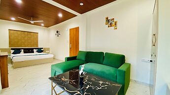 Stay 10 Parallel Apartment Hotel
