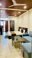 Stay 10 Parallel Apartment Hotel