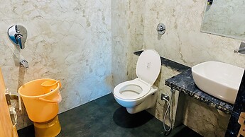 Stay 10 Parallel Apartment Hotel