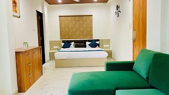 Stay 10 Parallel Apartment Hotel