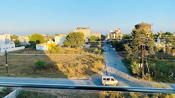 Stay 10 Parallel Apartment Hotel