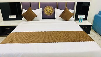 Stay 10 Parallel Apartment Hotel