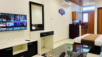 Stay 10 Parallel Apartment Hotel