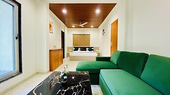 Stay 10 Parallel Apartment Hotel