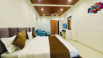 Stay 10 Parallel Apartment Hotel