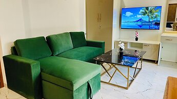 Stay 10 Parallel Apartment Hotel