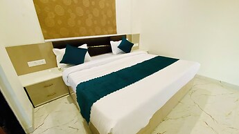 Stay 10 Parallel Apartment Hotel