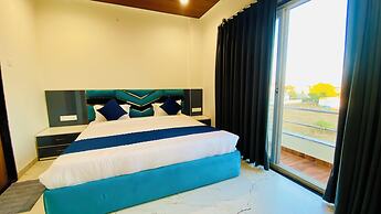 Stay 10 Parallel Apartment Hotel