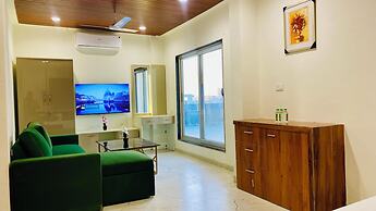 Stay 10 Parallel Apartment Hotel