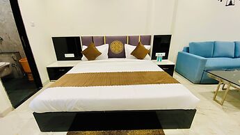 Stay 10 Parallel Apartment Hotel