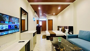 Stay 10 Parallel Apartment Hotel