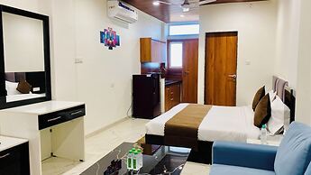 Stay 10 Parallel Apartment Hotel
