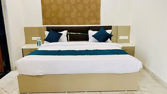 Stay 10 Parallel Apartment Hotel