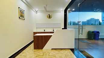 Stay 10 Parallel Apartment Hotel