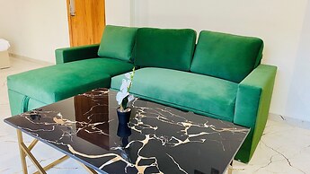 Stay 10 Parallel Apartment Hotel