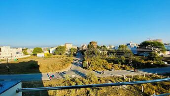 Stay 10 Parallel Apartment Hotel