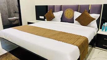 Stay 10 Parallel Apartment Hotel