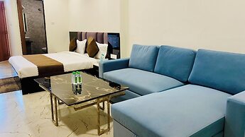 Stay 10 Parallel Apartment Hotel