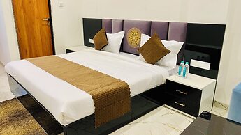 Stay 10 Parallel Apartment Hotel