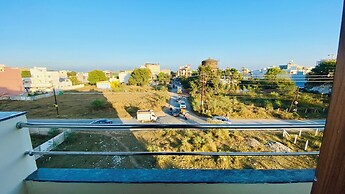 Stay 10 Parallel Apartment Hotel