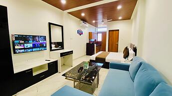 Stay 10 Parallel Apartment Hotel