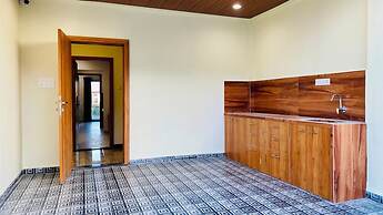 Stay 10 Parallel Apartment Hotel