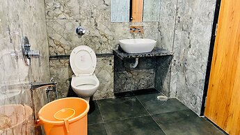 Stay 10 Parallel Apartment Hotel