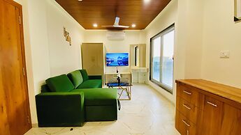 Stay 10 Parallel Apartment Hotel