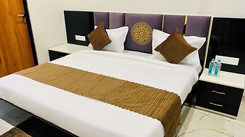 Stay 10 Parallel Apartment Hotel