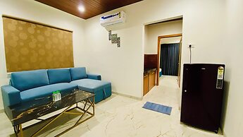 Stay 10 Parallel Apartment Hotel