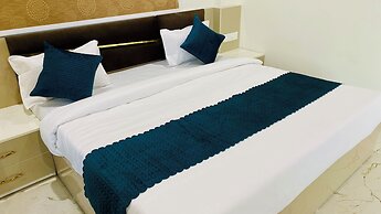 Stay 10 Parallel Apartment Hotel