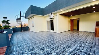 Stay 10 Parallel Apartment Hotel