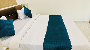 Stay 10 Parallel Apartment Hotel