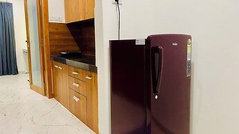 Stay 10 Parallel Apartment Hotel