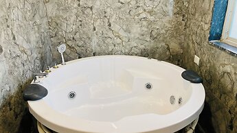 Stay 10 Parallel Apartment Hotel