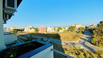 Stay 10 Parallel Apartment Hotel