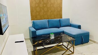 Stay 10 Parallel Apartment Hotel