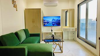 Stay 10 Parallel Apartment Hotel