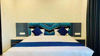 Stay 10 Parallel Apartment Hotel