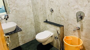 Stay 10 Parallel Apartment Hotel