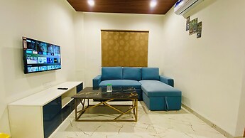 Stay 10 Parallel Apartment Hotel