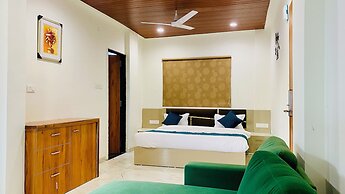 Stay 10 Parallel Apartment Hotel