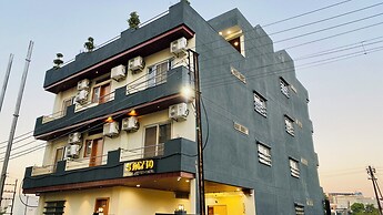 Stay 10 Parallel Apartment Hotel